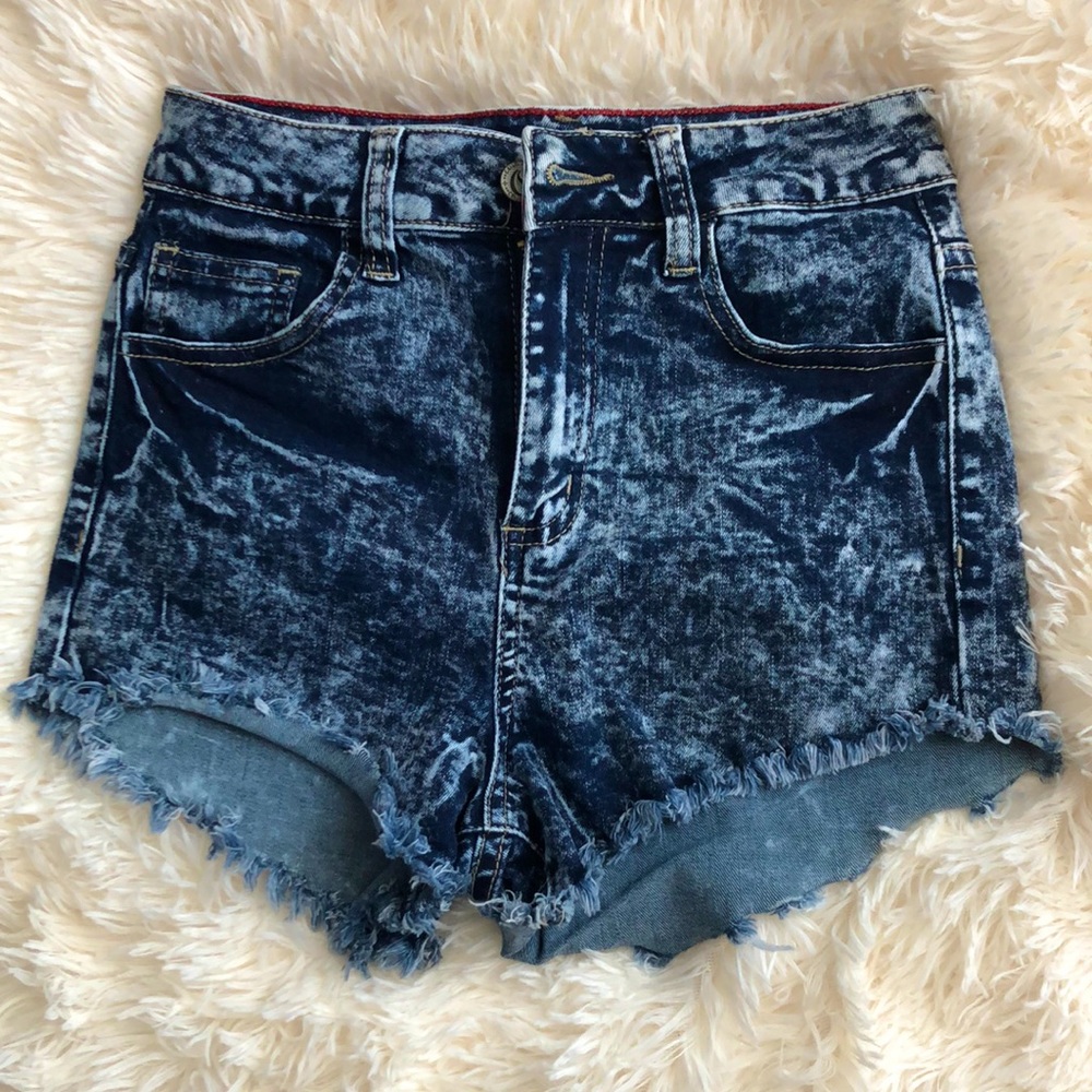 High waisted white wash stretchable jean shorts